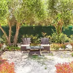 Orange Near Platanias חאניה
