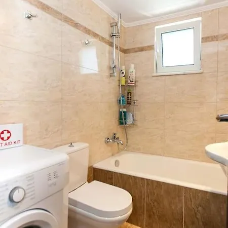 Orange Near Platanias Ханья (Крит)